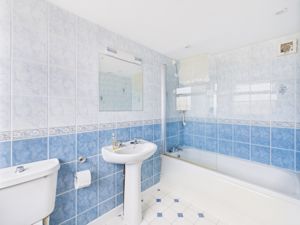First floor bathroom - click for photo gallery